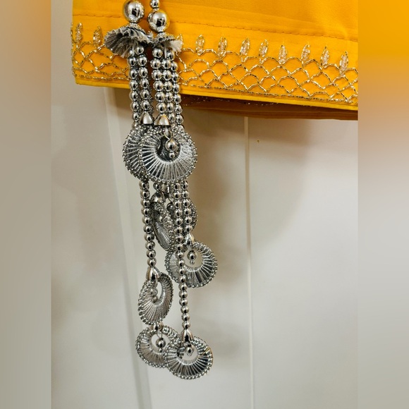 Yellow Heavy Lehnga BRAND NEW for any indian event - Picture 4 of 4